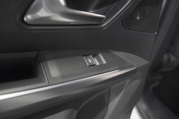 Peugeot 3008 1.2 Hybrid 136 GT | Panoramdak | 360 Camera | Focal | Elektrische Kofferklep | Allseason Banden