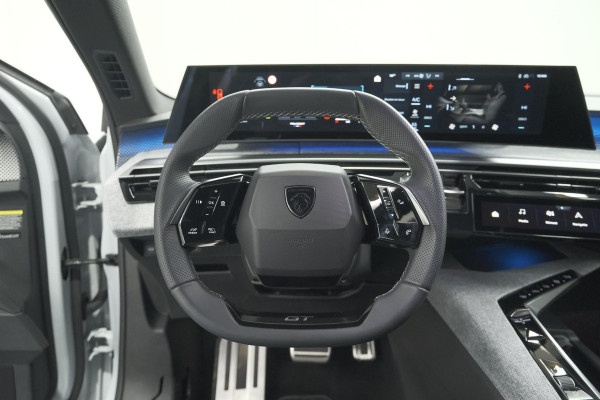 Peugeot 3008 1.2 Hybrid 136 GT | Panoramdak | 360 Camera | Focal | Elektrische Kofferklep | Allseason Banden