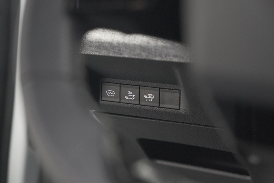 Peugeot 3008 1.2 Hybrid 136 GT | Panoramdak | 360 Camera | Focal | Elektrische Kofferklep | Allseason Banden