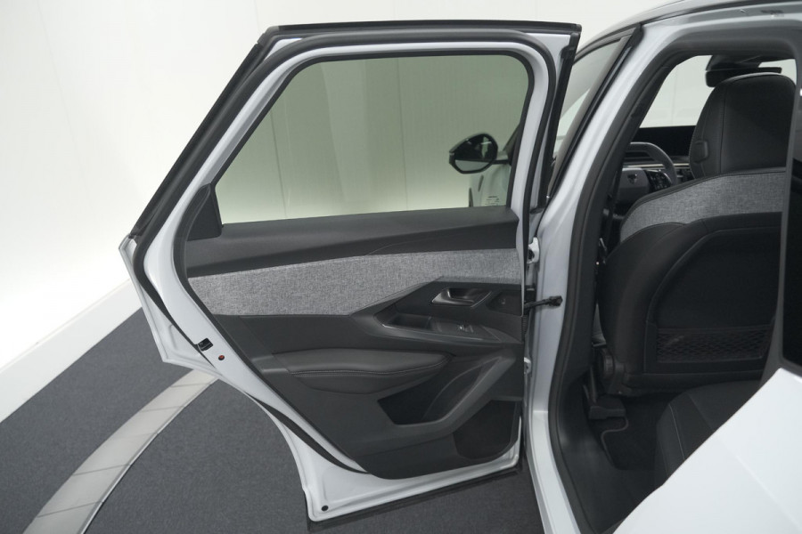 Peugeot 3008 1.2 Hybrid 136 GT | Panoramdak | 360 Camera | Focal | Elektrische Kofferklep | Allseason Banden