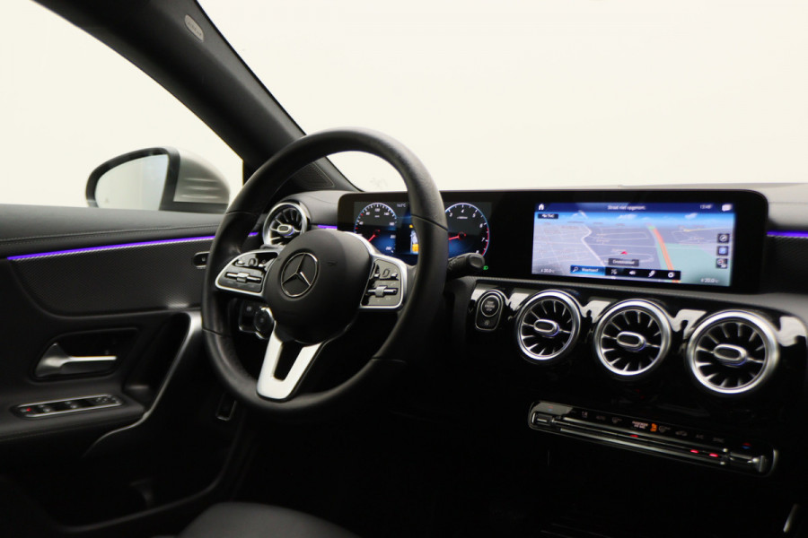Mercedes-Benz CLA-Klasse Shooting Brake 180 Business Solution Luxury Leer, Camera, Apple Carplay, Sfeerverlichting, LED, PDC