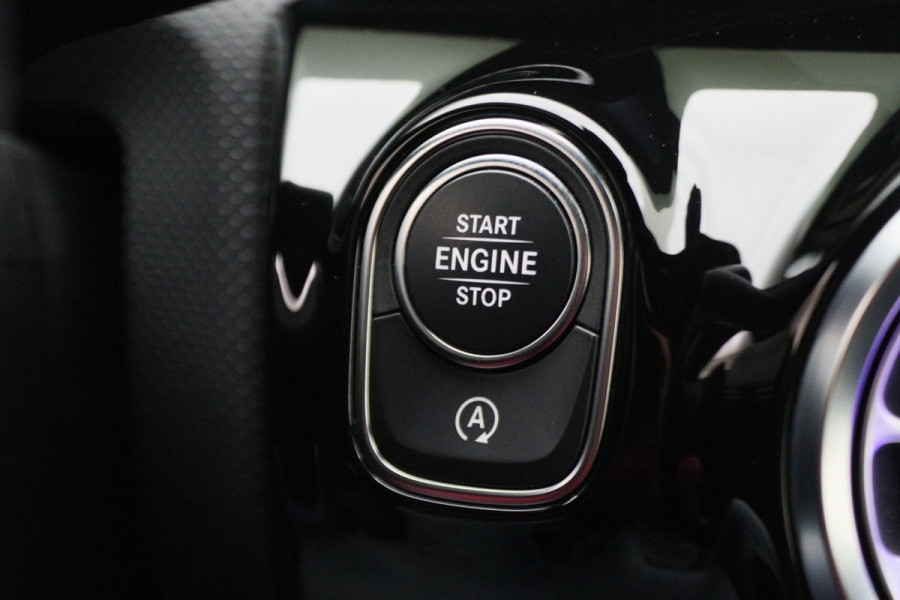 Mercedes-Benz CLA-Klasse Shooting Brake 180 Business Solution Luxury Leer, Camera, Apple Carplay, Sfeerverlichting, LED, PDC