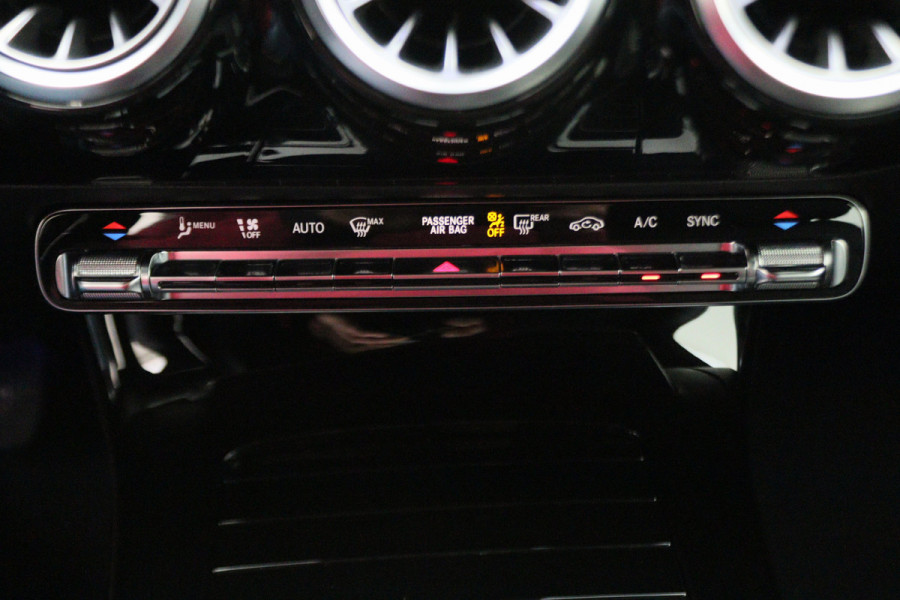 Mercedes-Benz CLA-Klasse Shooting Brake 180 Business Solution Luxury Leer, Camera, Apple Carplay, Sfeerverlichting, LED, PDC