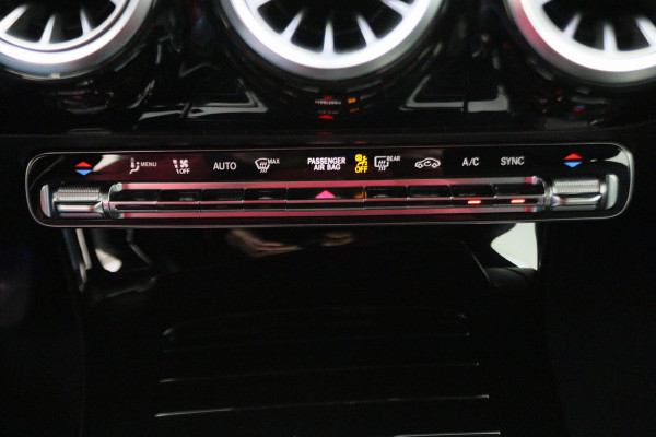 Mercedes-Benz CLA-Klasse Shooting Brake 180 Business Solution Luxury Leer, Camera, Apple Carplay, Sfeerverlichting, LED, PDC