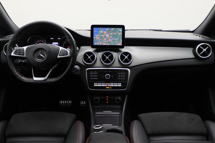 Mercedes-Benz CLA-Klasse Shooting Brake 180 Business Solution AMG Night Upgrade Automaat Panoramadak, LED, Camera, Navigatie, Stoelverwarming, PDC, 18"