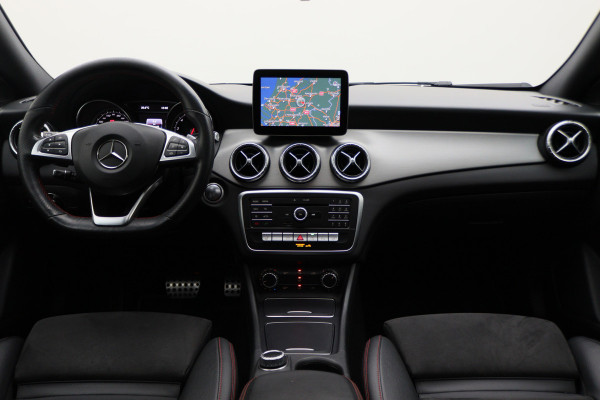 Mercedes-Benz CLA-Klasse Shooting Brake 180 Business Solution AMG Night Upgrade Automaat Panoramadak, LED, Camera, Navigatie, Stoelverwarming, PDC, 18"