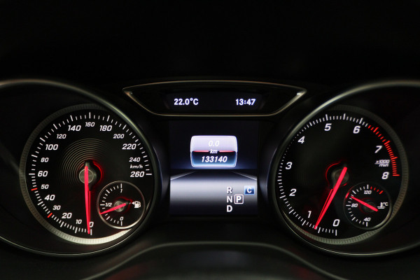 Mercedes-Benz CLA-Klasse Shooting Brake 180 Business Solution AMG Night Upgrade Automaat Panoramadak, LED, Camera, Navigatie, Stoelverwarming, PDC, 18"