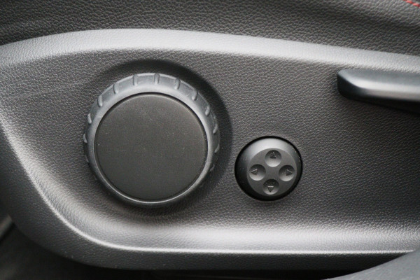 Mercedes-Benz CLA-Klasse Shooting Brake 180 Business Solution AMG Night Upgrade Automaat Panoramadak, LED, Camera, Navigatie, Stoelverwarming, PDC, 18"