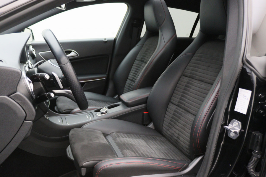 Mercedes-Benz CLA-Klasse Shooting Brake 180 Business Solution AMG Night Upgrade Automaat Panoramadak, LED, Camera, Navigatie, Stoelverwarming, PDC, 18"