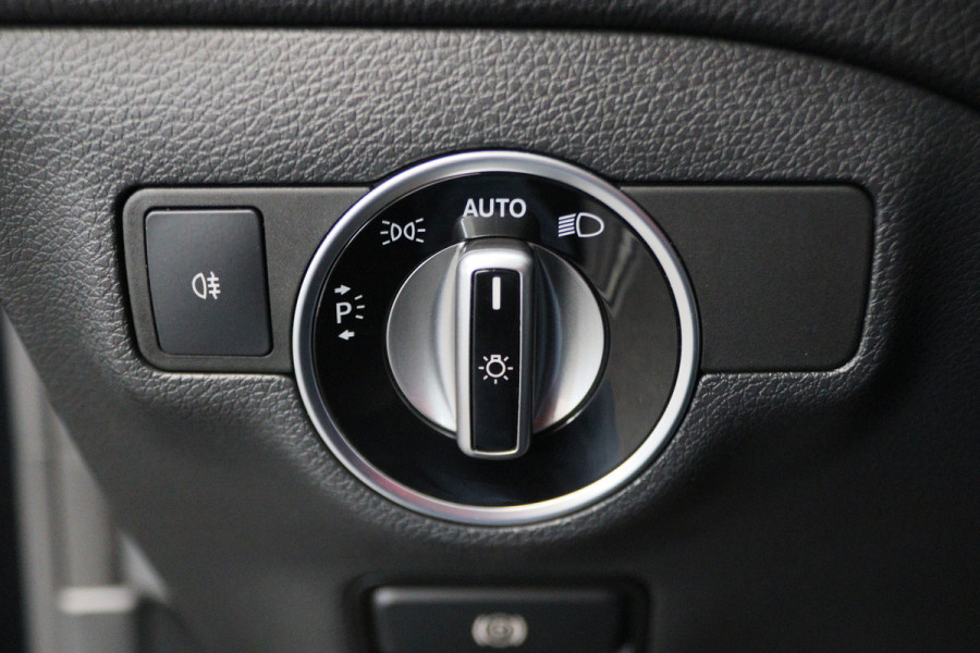 Mercedes-Benz CLA-Klasse Shooting Brake 180 Business Solution AMG Night Upgrade Automaat Panoramadak, LED, Camera, Navigatie, Stoelverwarming, PDC, 18"