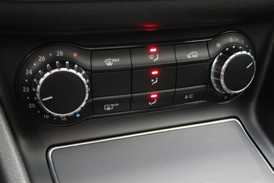 Mercedes-Benz CLA-Klasse Shooting Brake 180 Business Solution AMG Night Upgrade Automaat Panoramadak, LED, Camera, Navigatie, Stoelverwarming, PDC, 18"