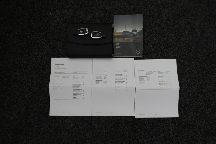 Mercedes-Benz CLA-Klasse Shooting Brake 180 Business Solution AMG Night Upgrade Automaat Panoramadak, LED, Camera, Navigatie, Stoelverwarming, PDC, 18"