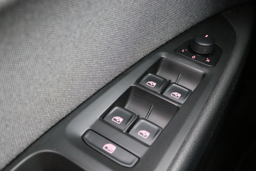 Seat Leon ST 1.0 EcoTSI Style Business Intense Climate, Apple Carplay, Keyless, Trekhaak, PDC