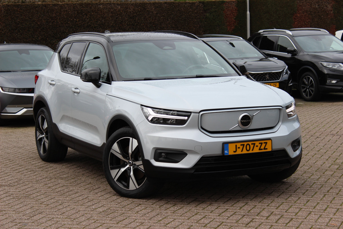 Volvo XC40 Recharge P8 AWD R-Design / Trekhaak / Keyless / 19'' / Half leder / Stuur+Stoelverwarming / DAB / Dodehoek / ACC