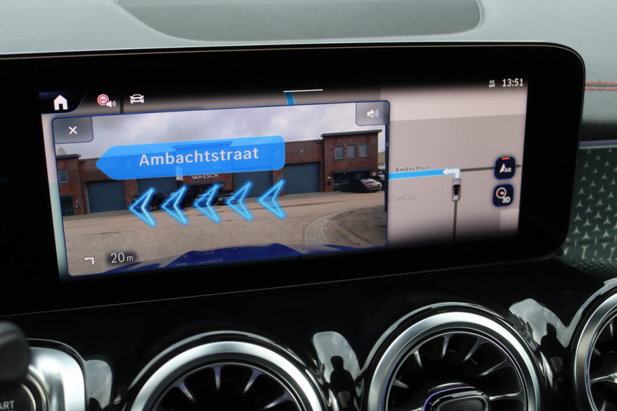 Mercedes-Benz EQB 350 4MATIC AMG Line 71 kWh | 7pers. | Distronic | Panoramadak | Memory | Burmester | HUD | Surround Camera | Verwarmd Stuurwiel | Nightpakket | Augmented Reality |