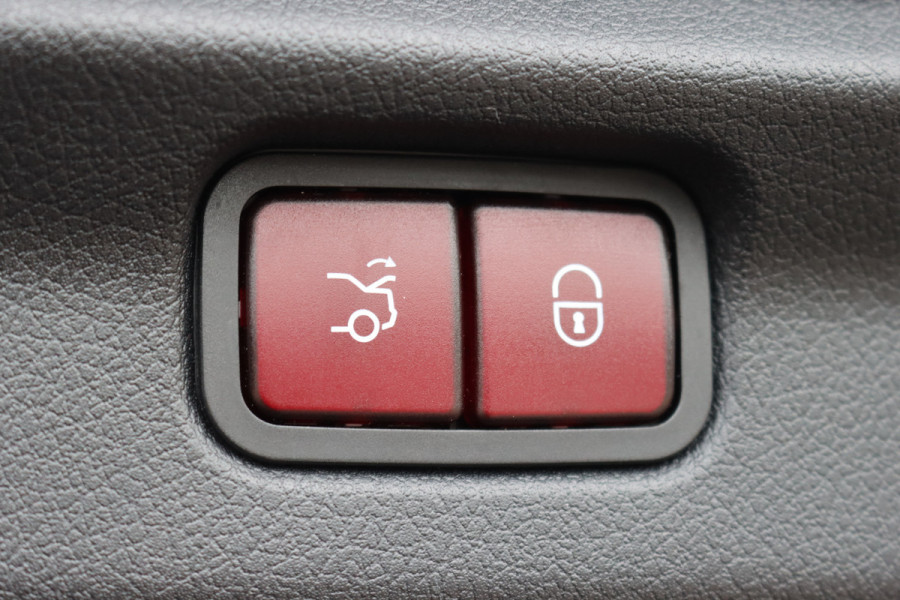 Mercedes-Benz EQE 300 AMG Line 90 kWh | Airmatic | Distronic | Panoramadak | Warmtepomp | Memory | Keyless Go | Camera | Dodehoekassistent | High Perf. LED |