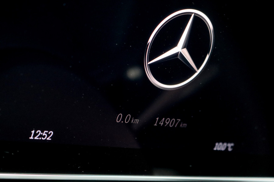 Mercedes-Benz EQE 300 AMG Line 90 kWh | Airmatic | Distronic | Panoramadak | Warmtepomp | Memory | Camera | Keyless Go | Dodehoekassistent | High Perf. LED |