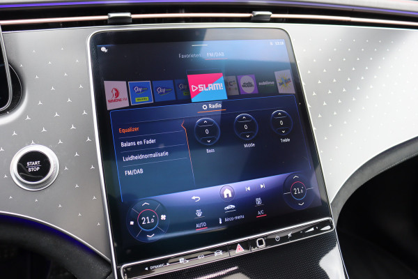Mercedes-Benz EQE 300 AMG Line 90 kWh | Airmatic | Distronic | Panoramadak | Warmtepomp | Memory | Camera | Keyless Go | Dodehoekassistent | High Perf. LED |