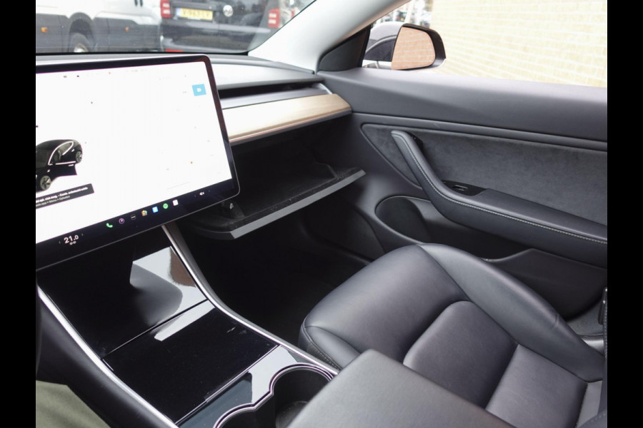 Tesla Model 3 Standard RWD Plus 60 kWh | Navigatie | Panorama dak | 360 camera | Parkeersensoren | Stoelverwarming | Ledverlichting | Leder | Climate Control | HANDEL / EXPORT!