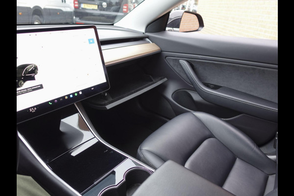 Tesla Model 3 Standard RWD Plus 60 kWh | Navigatie | Panorama dak | 360 camera | Parkeersensoren | Stoelverwarming | Ledverlichting | Leder | Climate Control | HANDEL / EXPORT!