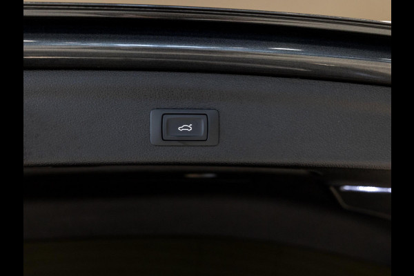 Audi Q3 35 TFSI 2x S Line / 150pk / Stoel en stuur verwarming / Achteruitrij camera / Sfeerverlichting /