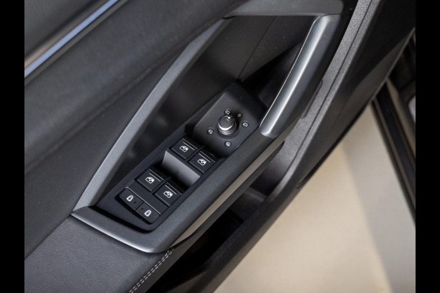 Audi Q3 35 TFSI 2x S Line / 150pk / Stoel en stuur verwarming / Achteruitrij camera / Sfeerverlichting /