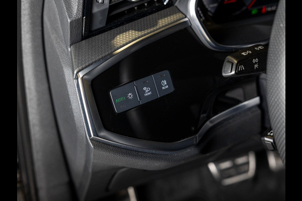 Audi Q3 35 TFSI 2x S Line / 150pk / Stoel en stuur verwarming / Achteruitrij camera / Sfeerverlichting /