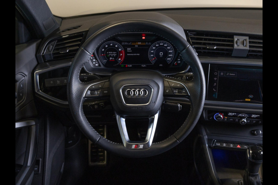 Audi Q3 35 TFSI 2x S Line / 150pk / Stoel en stuur verwarming / Achteruitrij camera / Sfeerverlichting /