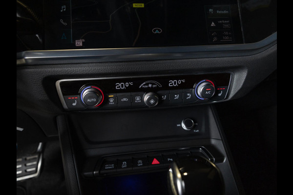 Audi Q3 35 TFSI 2x S Line / 150pk / Stoel en stuur verwarming / Achteruitrij camera / Sfeerverlichting /