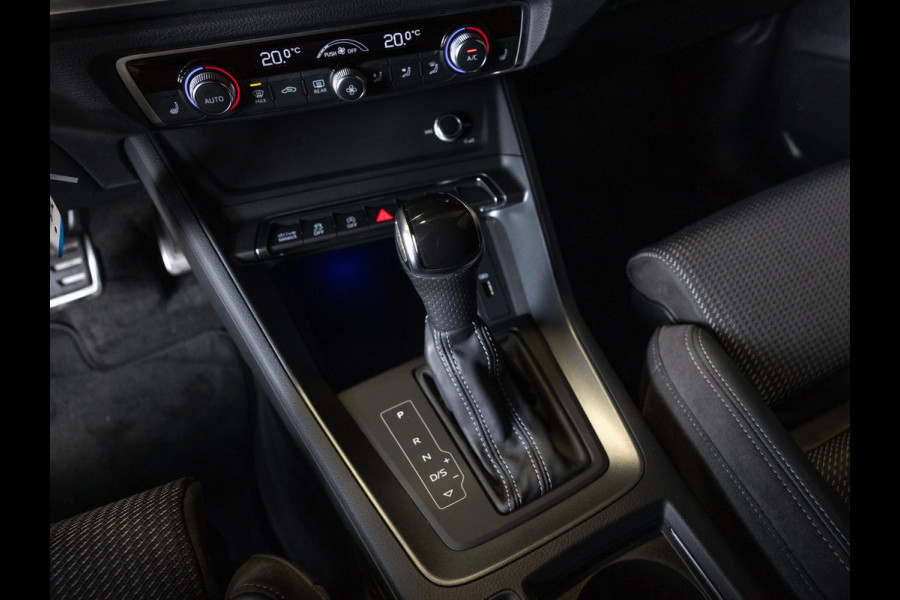 Audi Q3 35 TFSI 2x S Line / 150pk / Stoel en stuur verwarming / Achteruitrij camera / Sfeerverlichting /