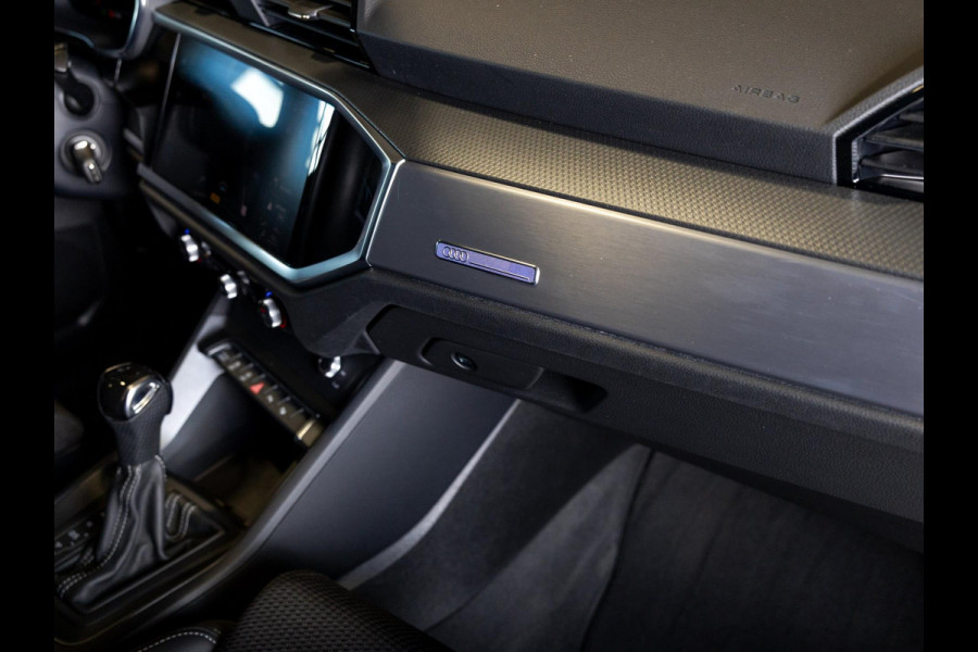 Audi Q3 35 TFSI 2x S Line / 150pk / Stoel en stuur verwarming / Achteruitrij camera / Sfeerverlichting /