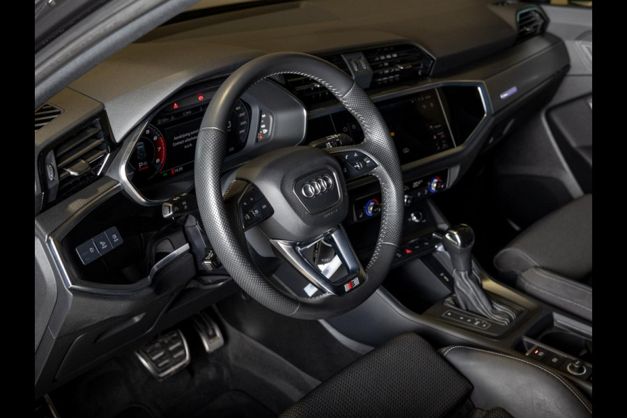 Audi Q3 35 TFSI 2x S Line / 150pk / Stoel en stuur verwarming / Achteruitrij camera / Sfeerverlichting /
