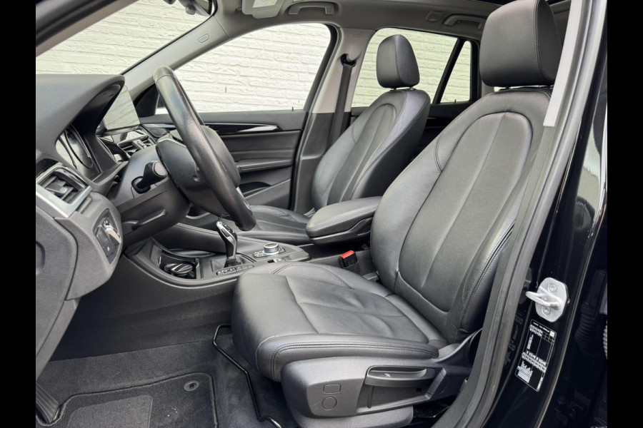BMW X1 SDrive 1.8i High Executive Head Up display Climate Cruise Pano Leer Navi PDC voor en achter