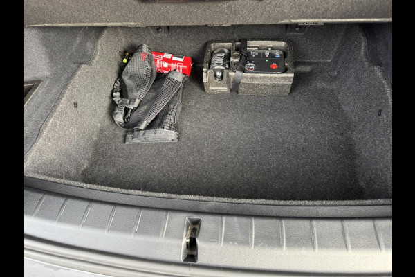 BMW X1 SDrive 1.8i High Executive Head Up display Climate Cruise Pano Leer Navi PDC voor en achter