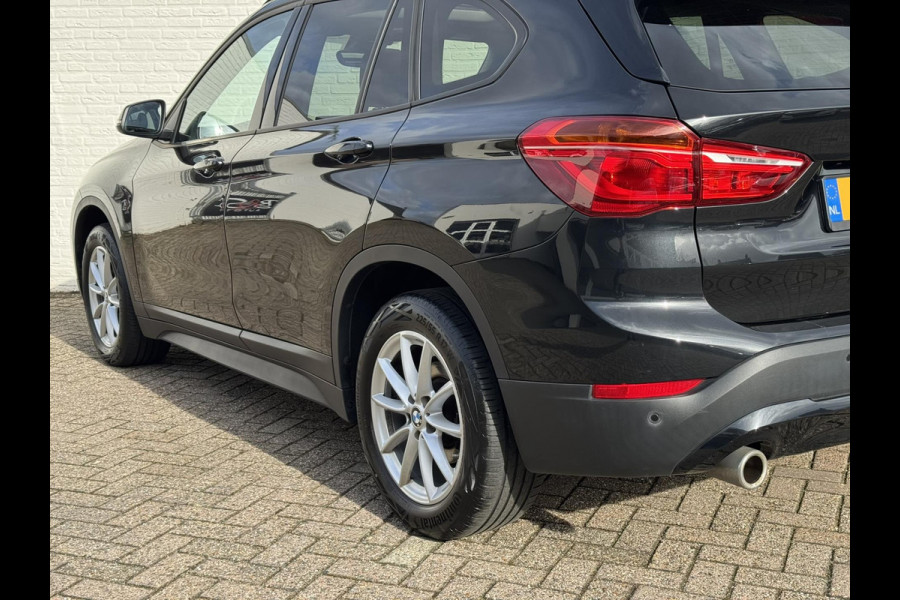 BMW X1 SDrive 1.8i High Executive Head Up display Climate Cruise Pano Leer Navi PDC voor en achter