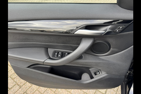 BMW X1 SDrive 1.8i High Executive Head Up display Climate Cruise Pano Leer Navi PDC voor en achter