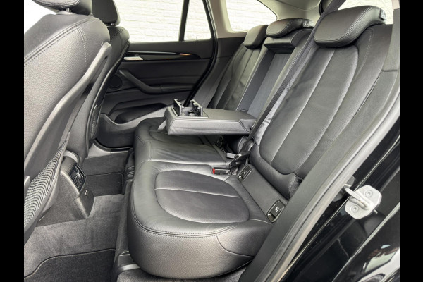 BMW X1 SDrive 1.8i High Executive Head Up display Climate Cruise Pano Leer Navi PDC voor en achter