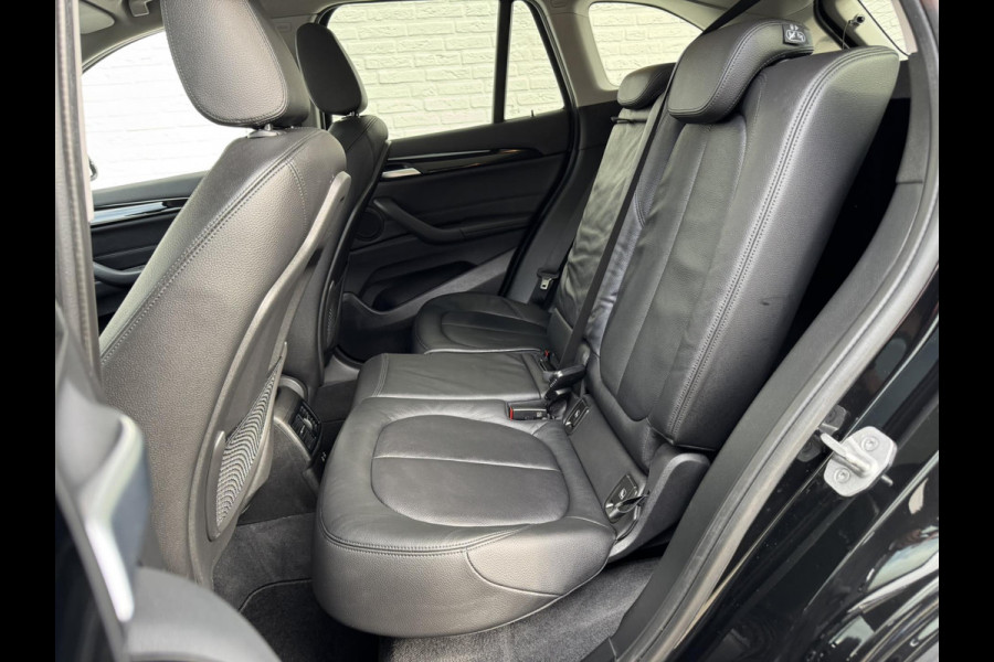 BMW X1 SDrive 1.8i High Executive Head Up display Climate Cruise Pano Leer Navi PDC voor en achter