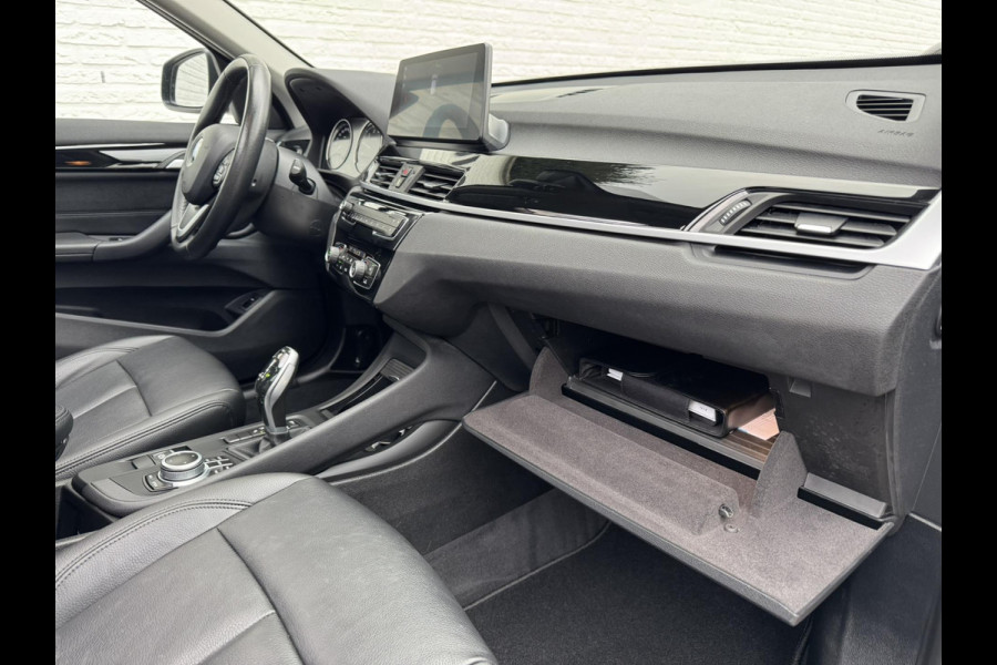 BMW X1 SDrive 1.8i High Executive Head Up display Climate Cruise Pano Leer Navi PDC voor en achter