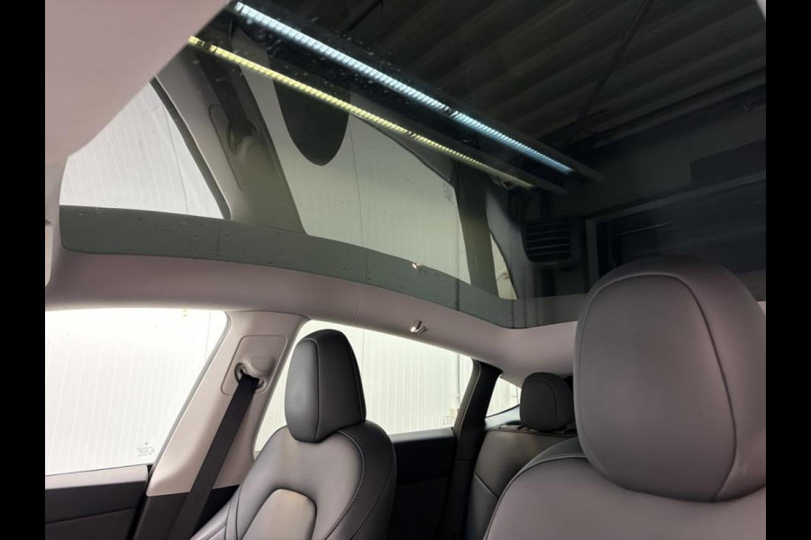 Tesla Model Y RWD 58 kWh | Panorama dak | 20" Wheels | PDC VA | 360 Camera | Full LED | Leder | Autopilot