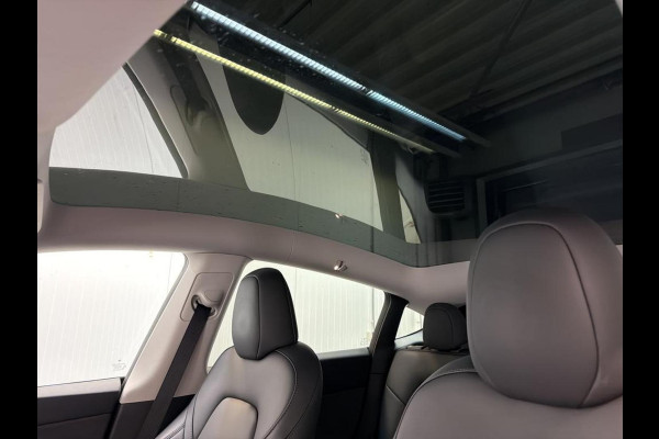 Tesla Model Y RWD 58 kWh | Panorama dak | 20" Wheels | PDC VA | 360 Camera | Full LED | Leder | Autopilot