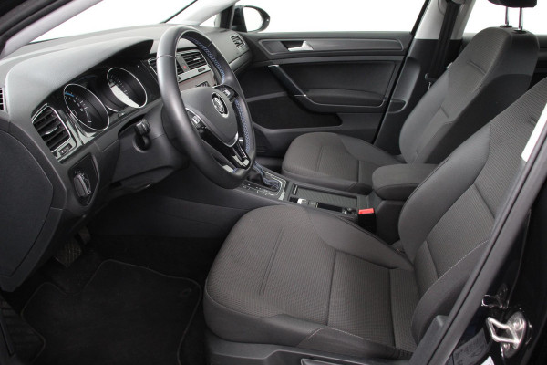Volkswagen e-Golf Edition Automaat | Navigatie | Apple Carplay/Android Auto | Climate Control | Cruise Control | Lichtmetalen velgen 17" | Parkeer Sensoren V+A
