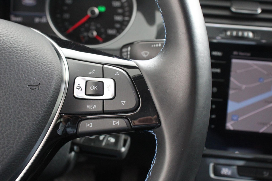 Volkswagen e-Golf Edition Automaat | Navigatie | Apple Carplay/Android Auto | Climate Control | Cruise Control | Lichtmetalen velgen 17" | Parkeer Sensoren V+A