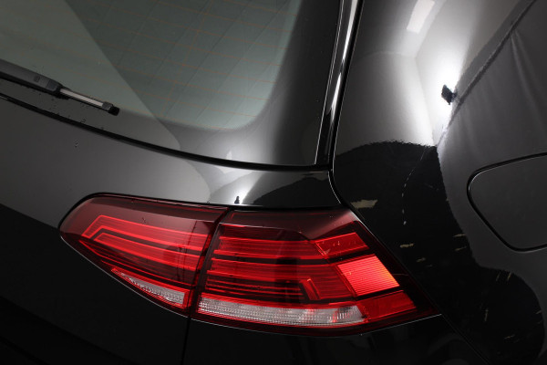 Volkswagen e-Golf Edition Automaat | Navigatie | Apple Carplay/Android Auto | Climate Control | Cruise Control | Lichtmetalen velgen 17" | Parkeer Sensoren V+A