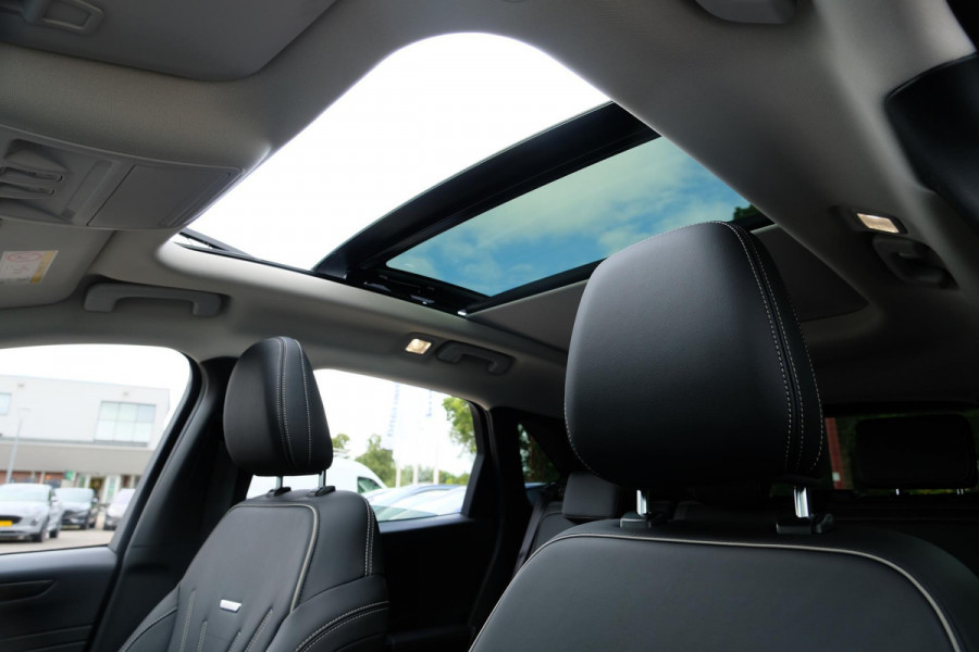 Ford Kuga 2.5 PHEV Vignale 225pk | Wegklapbare Trekhaak | Panoramadak | Adaptive cruise control | Head up Display | Leder | Bang&Olufsen | Dodehoeksensoren | Camera