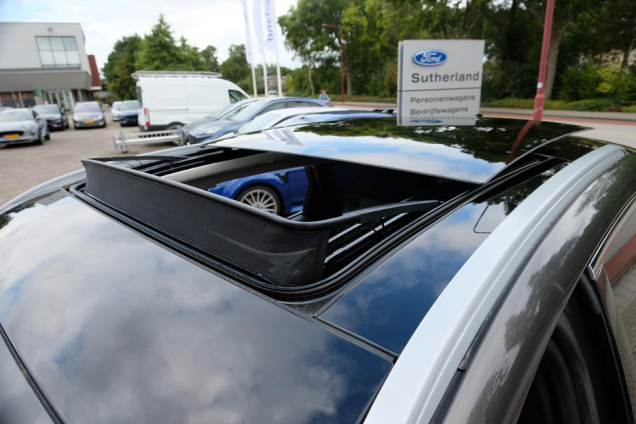 Ford Kuga 2.5 PHEV Vignale 225pk | Wegklapbare Trekhaak | Panoramadak | Adaptive cruise control | Head up Display | Leder | Bang&Olufsen | Dodehoeksensoren | Camera