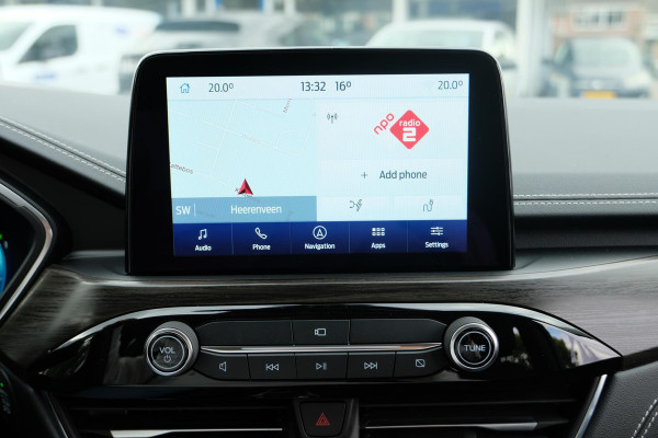 Ford Kuga 2.5 PHEV Vignale 225pk | Wegklapbare Trekhaak | Panoramadak | Adaptive cruise control | Head up Display | Leder | Bang&Olufsen | Dodehoeksensoren | Camera