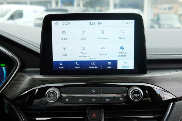 Ford Kuga 2.5 PHEV Vignale 225pk | Wegklapbare Trekhaak | Panoramadak | Adaptive cruise control | Head up Display | Leder | Bang&Olufsen | Dodehoeksensoren | Camera