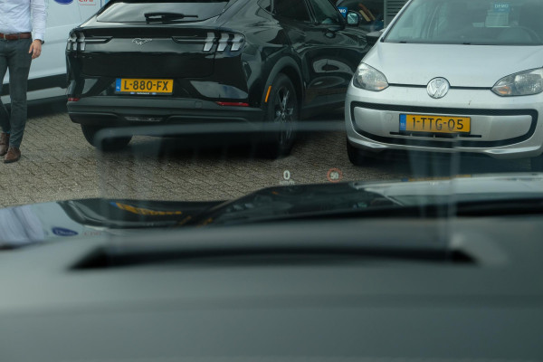 Ford Kuga 2.5 PHEV Vignale 225pk | Wegklapbare Trekhaak | Panoramadak | Adaptive cruise control | Head up Display | Leder | Bang&Olufsen | Dodehoeksensoren | Camera