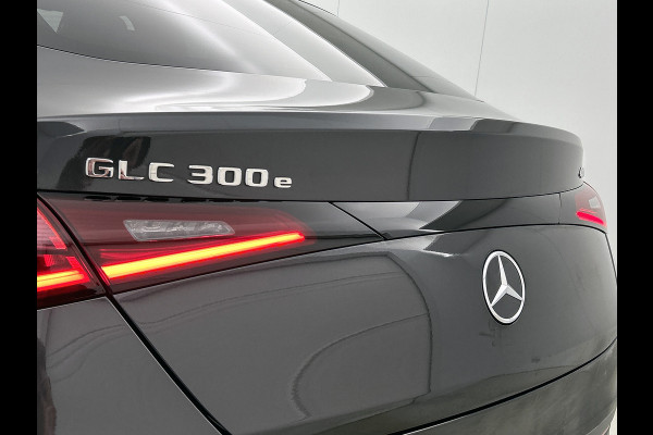 Mercedes-Benz GLC Coupé 300 e 4MATIC Plug-In Hybride Trekhaak | Alarm Klasse 3 | Rijassistentiepakket plus | Stuur en Stoelverwarming | Parkeerpakket met 360°-camera | Distronic. Inclusief 24 maanden MB Certified garantie voor Europa.